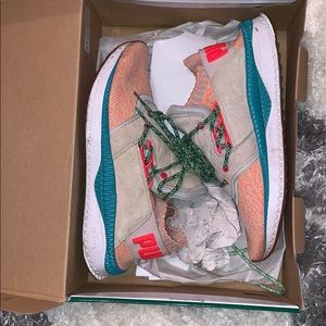 Women’s puma sneakers